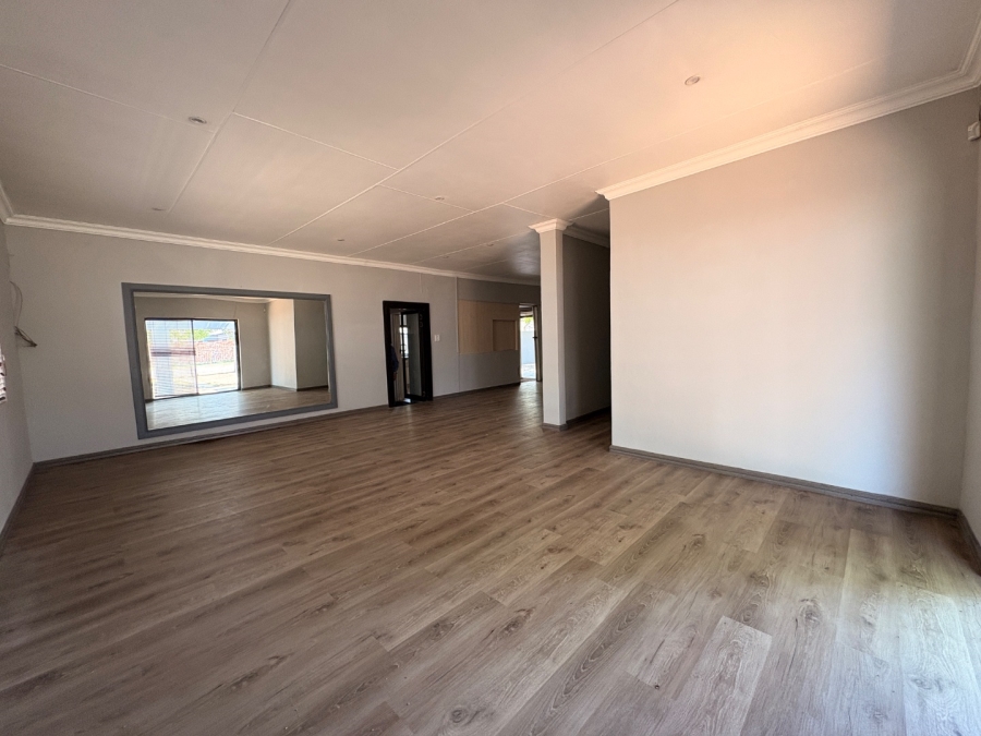 6 Bedroom Property for Sale in Wilkoppies North West